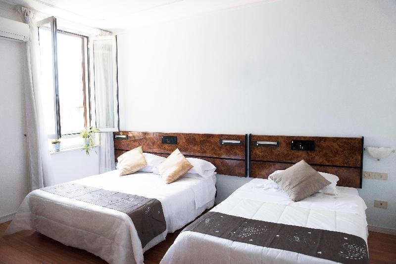 Фото Hotel Capri