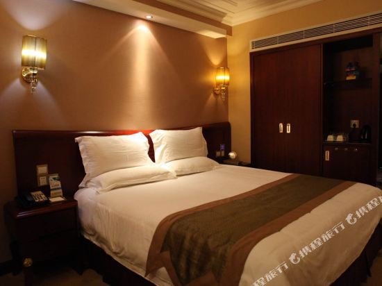 Фото Ambassador Hotel