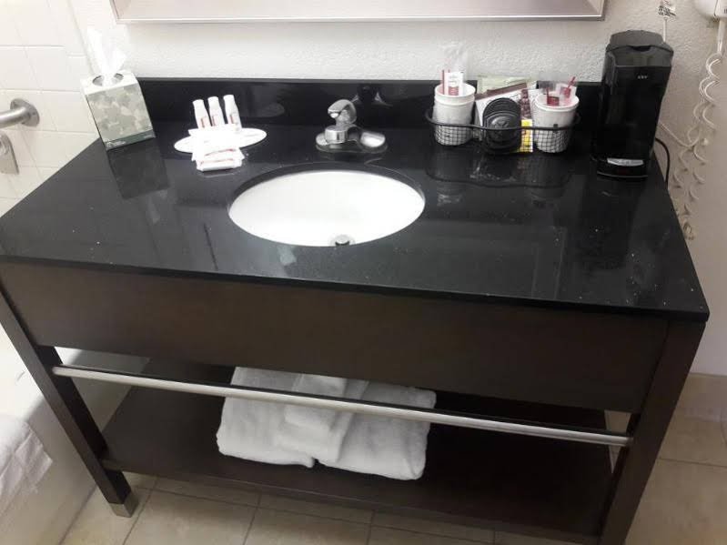 Фото Ramada by Wyndham Albuquerque Airport