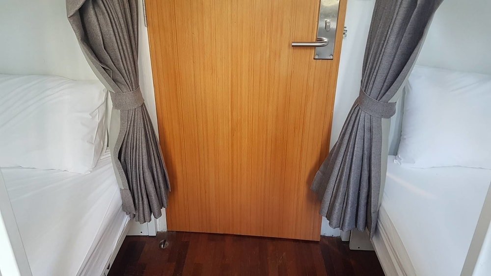 Фото LiveItUp Central by D Varee