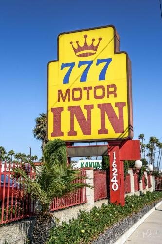 Гостиница 777 Motor Inn в Хантингтон-Бич