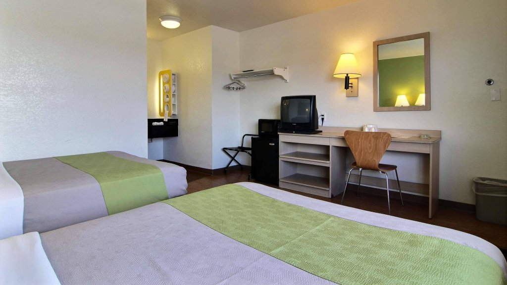 Фото Crowne Plaza Albuquerque