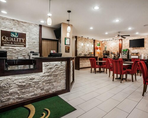 Гостиница Quality Inn & Suites Des Moines Airport в Де-Мойн