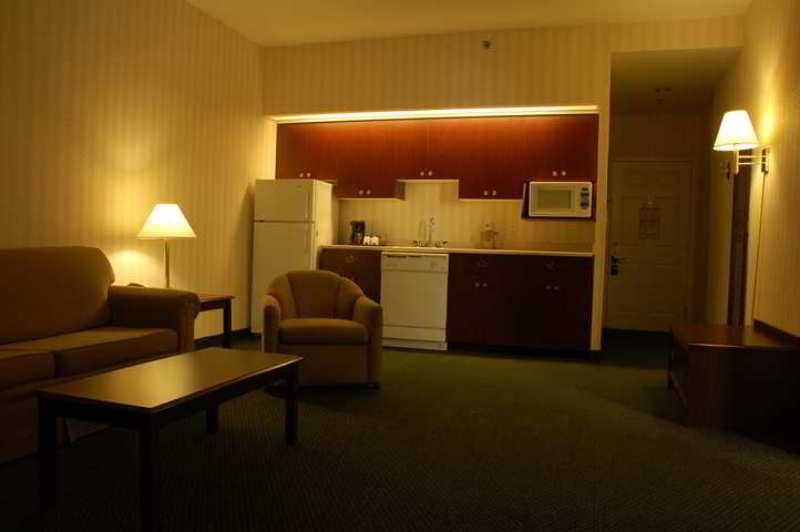 Фото Hampton Inn by Hilton Ottawa