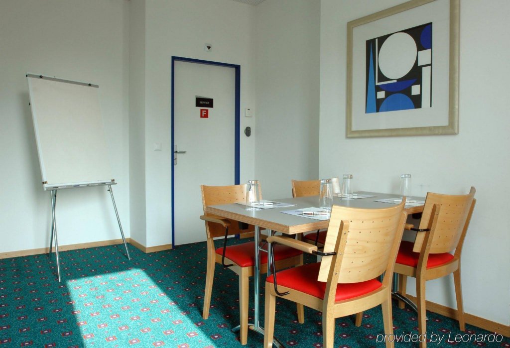 Фото Holiday Inn Express Geneva Airport by IHG