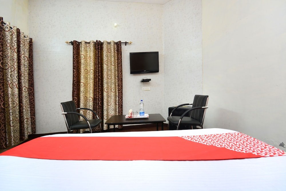 Фото Capital O 28393 Diamond Plaza