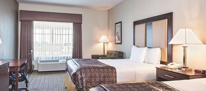 Фото La Quinta Inn & Suites by Wyndham Lancaster