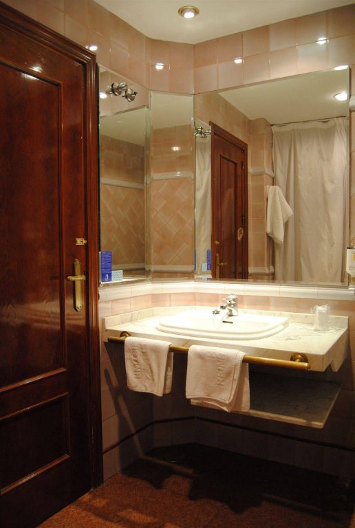 Фото Отель Reina Cristina