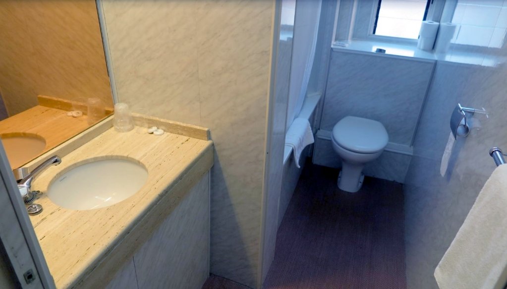 Фото Bristol Hotel