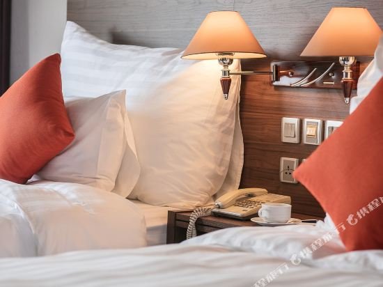 Фото Lake Side Hotel