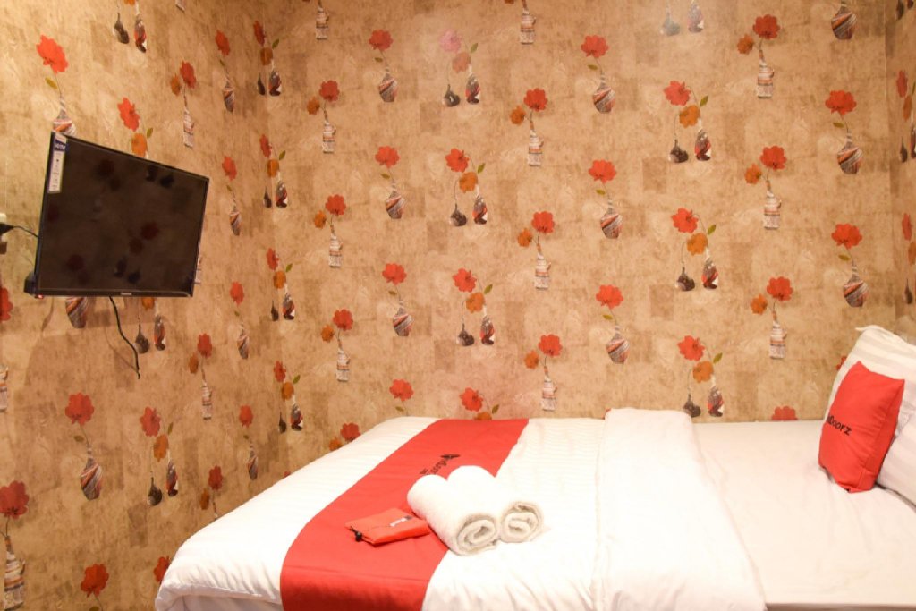 Фото RedDoorz near Pelabuhan Tanjung Perak 2 Surabaya