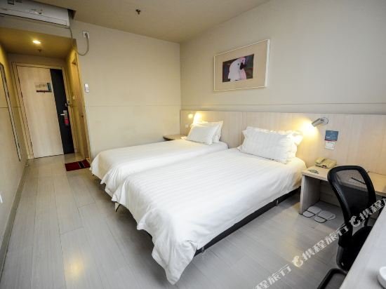 Фото Jinjiang Inn Qinhuangdao Train Station