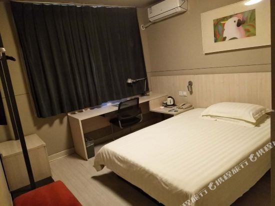 Фото Jinjiang Inn Jinan Jingsanweiba Road