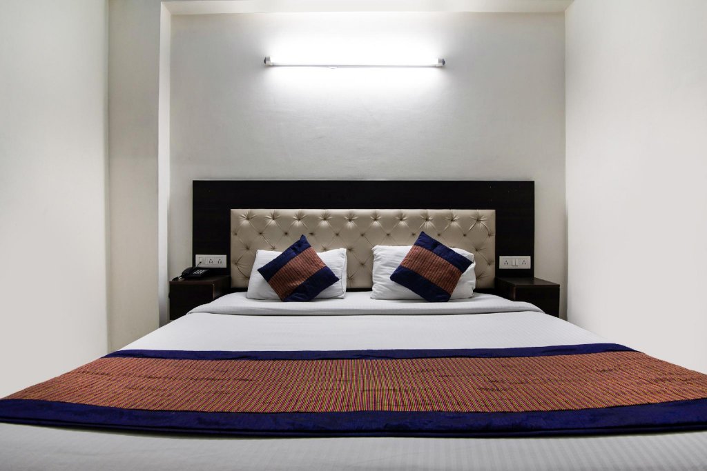 Фото Oyo Flagship 5179 Hotel Noida Saffron