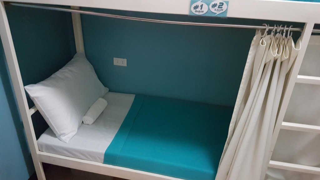 Фото Crossroads Hostel Manila