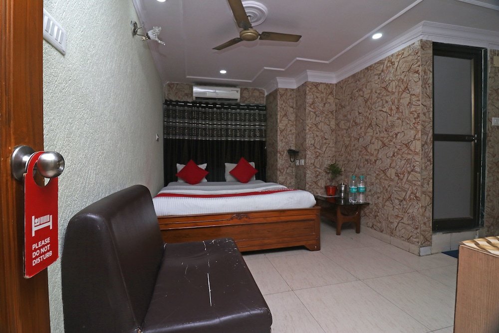 Фото Oyo 16209 Hotel Ambar Palace