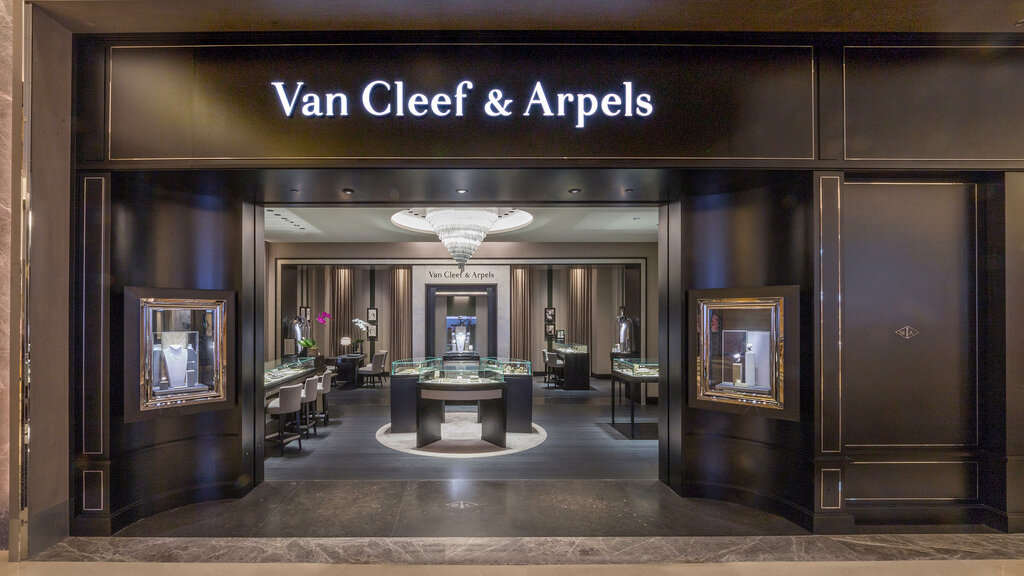 Perfume and cosmetics shop Van Cleef & Arpels, Macau, photo