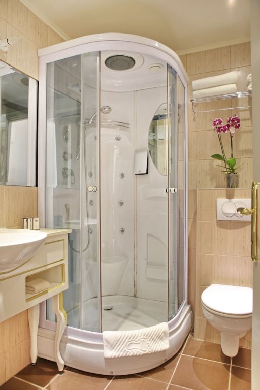 Фото Queen's Astoria Design Hotel