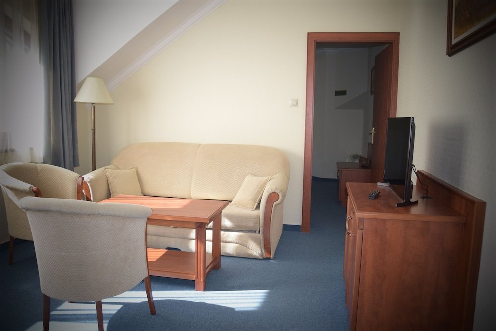 Фото Gereby Kuria Hotel es Lovasudvar