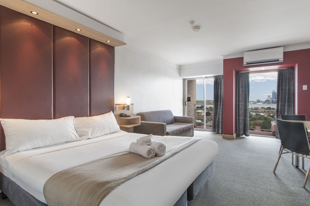 Фото Metro Hotel Perth