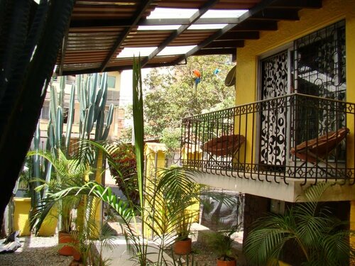 Хостел Yellow House Hostel в Медельине