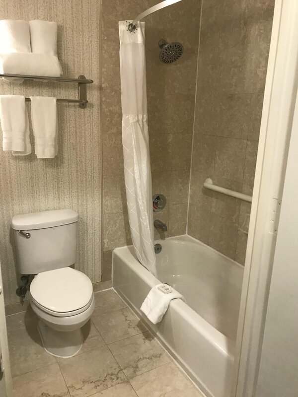 Гостиница SureStay Plus by Best Western Woodbury Inn