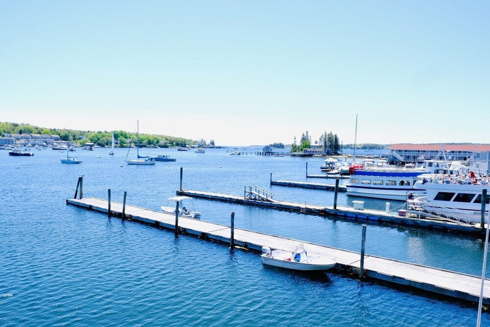 Фото Fishermans Wharf Inn