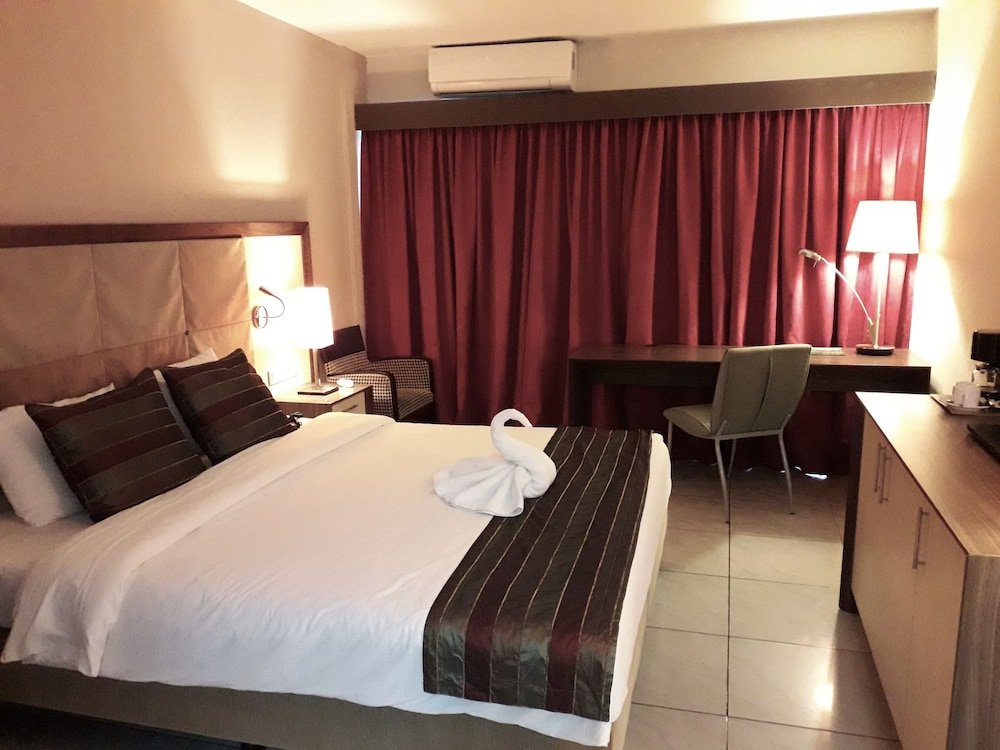 Фото Queens Hotel