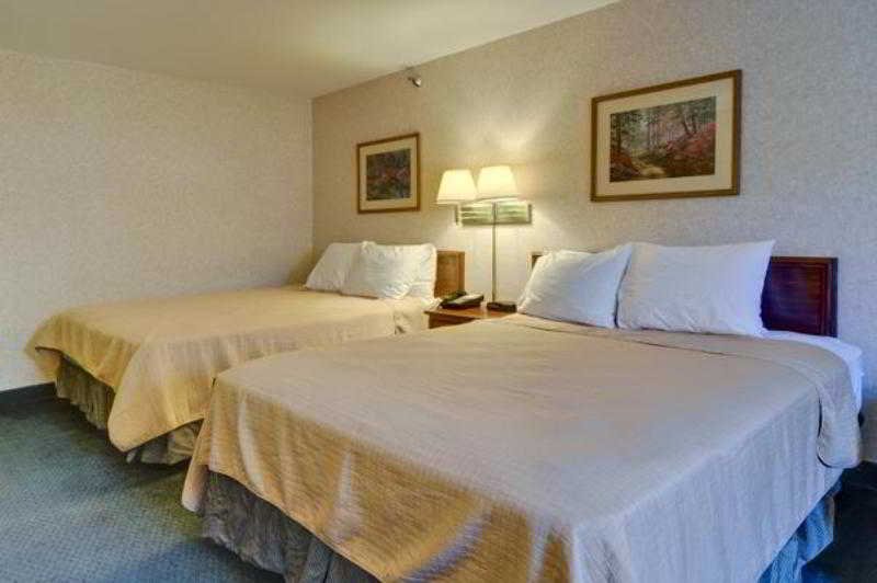 Фото Best Western Plaza Hotel Saugatuck