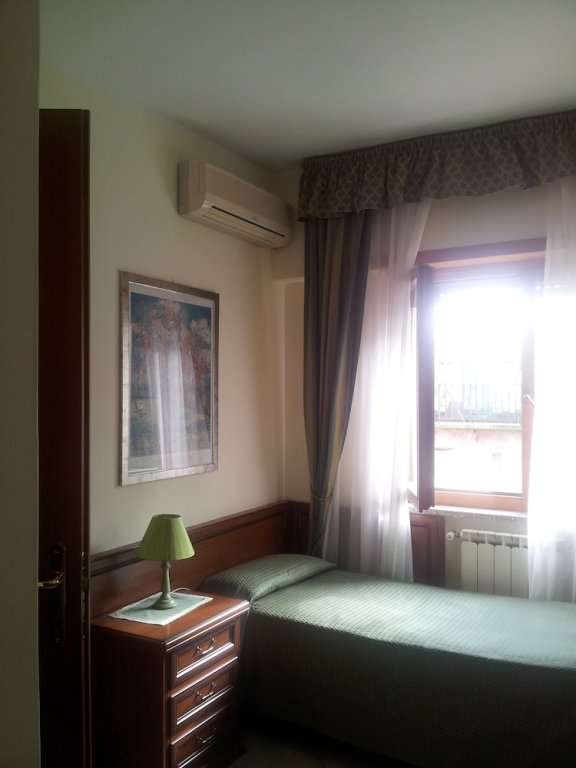 Фото Hotel Octavia