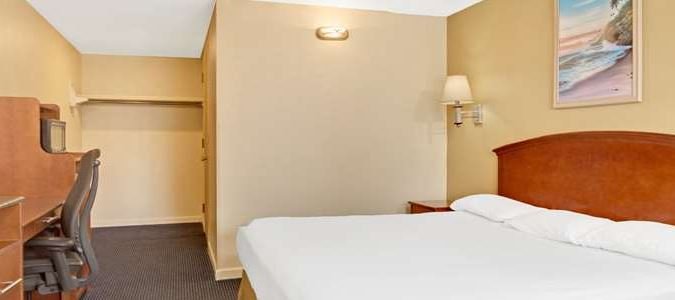 Фото Super 8 by Wyndham Milford/New Haven