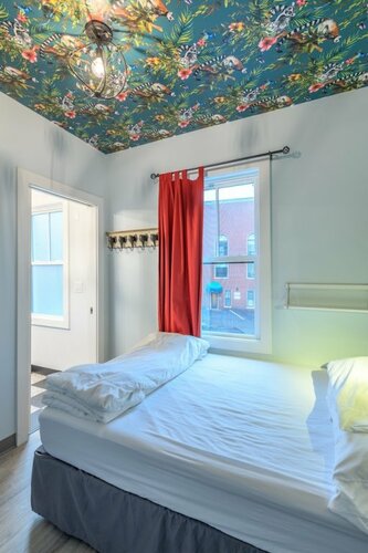 Гостиница Black Elephant Hostel в Портленде