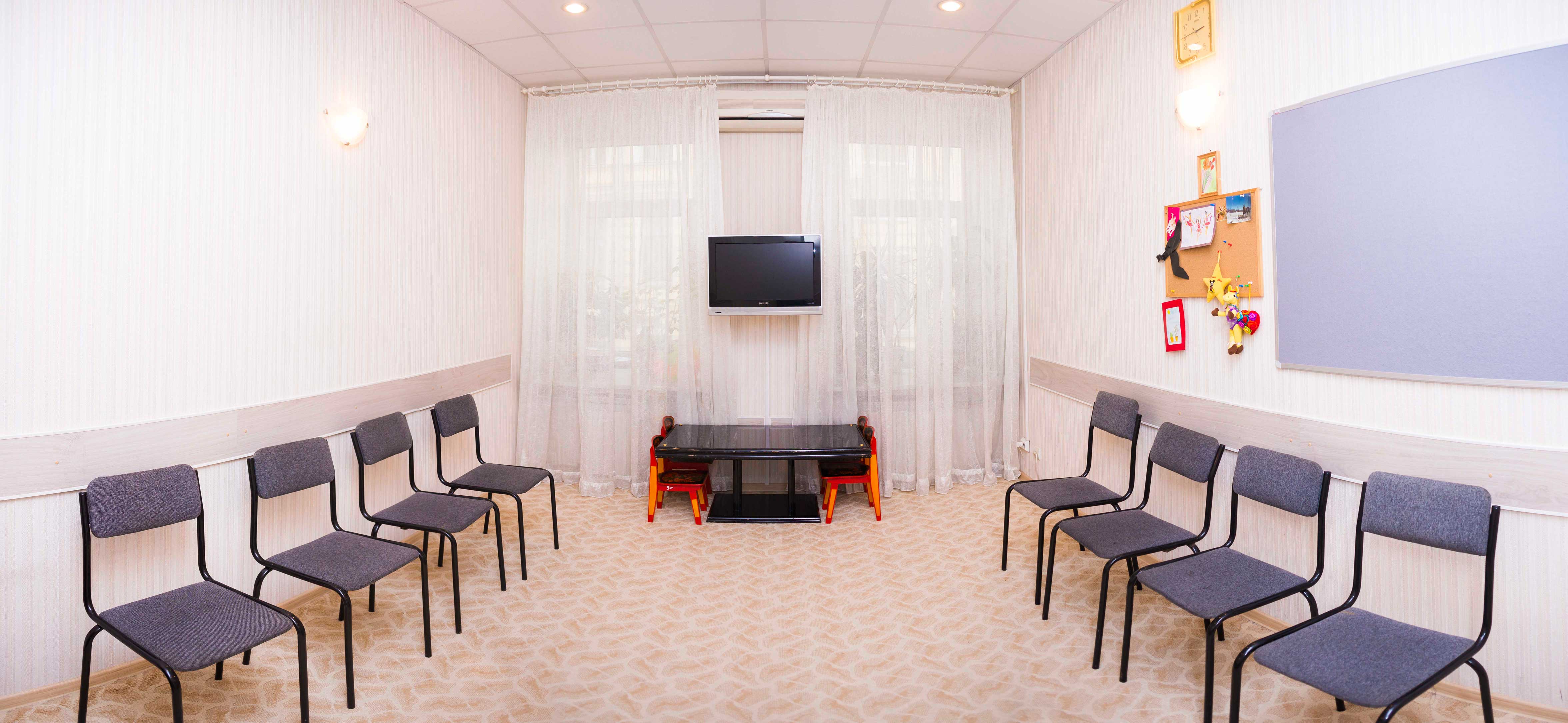 Кең жамбастары бар шашты жетілген әйелдер