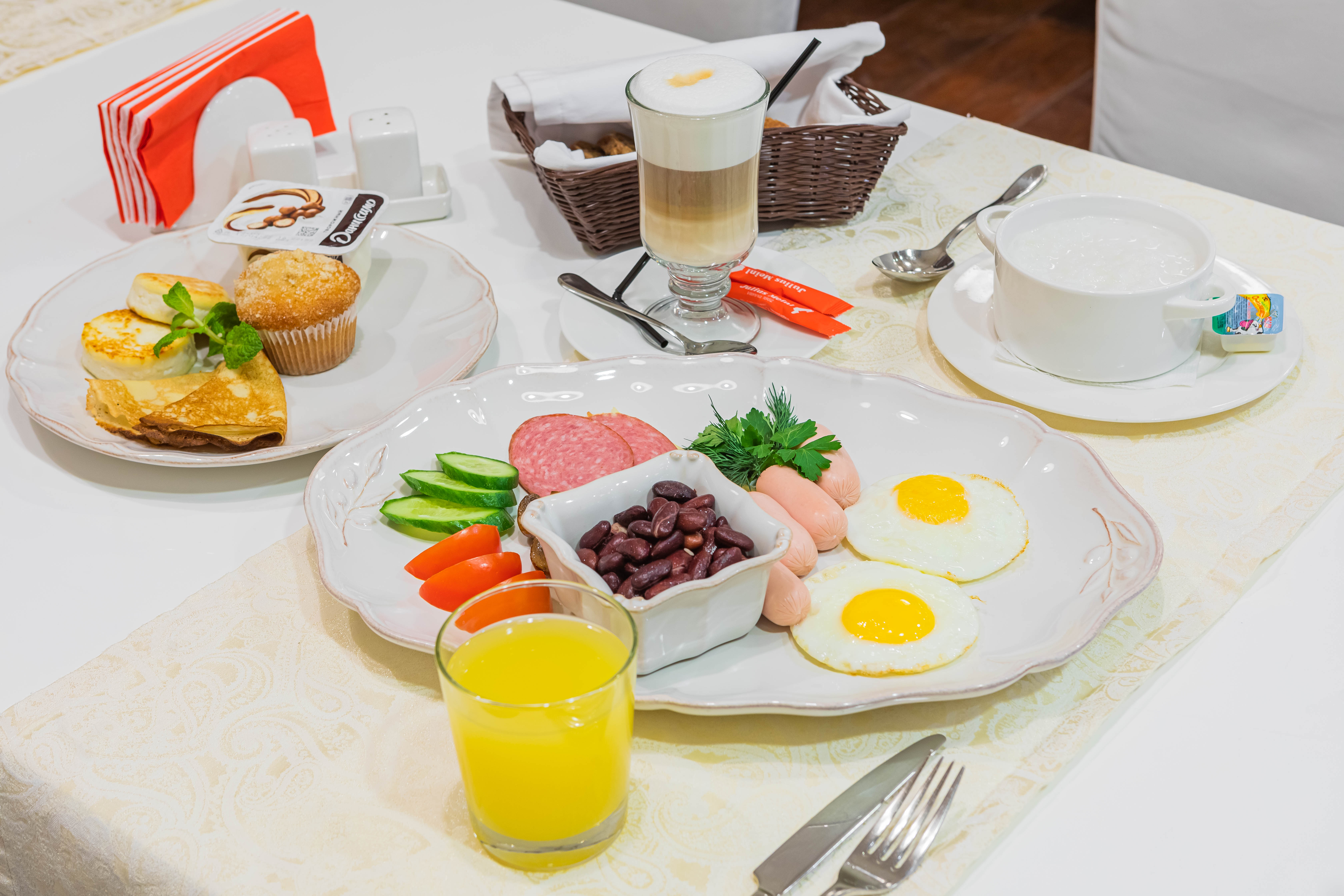 Фото East Gate Hotel