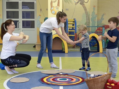 Күйеуі сүйікті әйелін веб-камера алдында трахает.