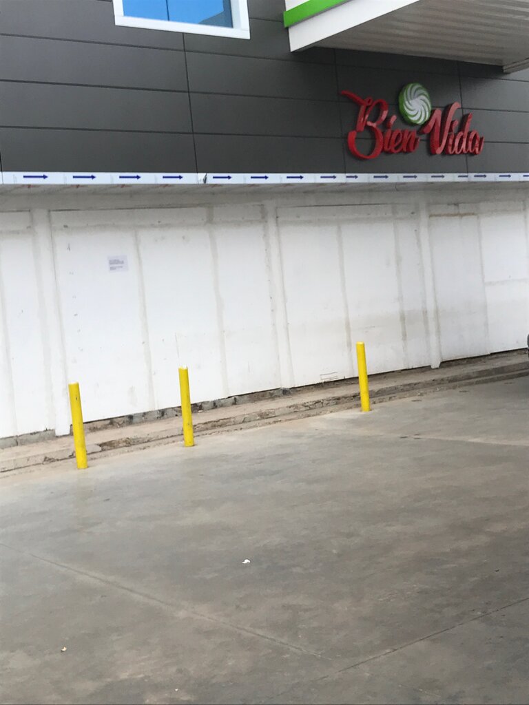 Supermarket Bien vida, Accra, photo