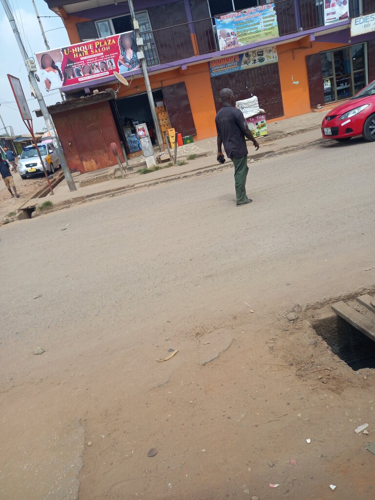 Beauty salon U-nique Plaza, Accra, photo