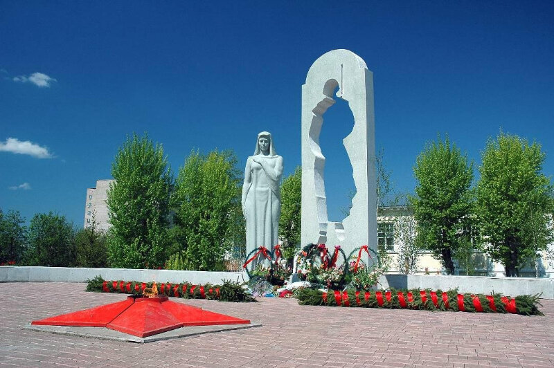 Ишимбай фото города Аллея Героев, памятник, мемориал, Республика Башкортостан, Ишимбай, площадь Лени