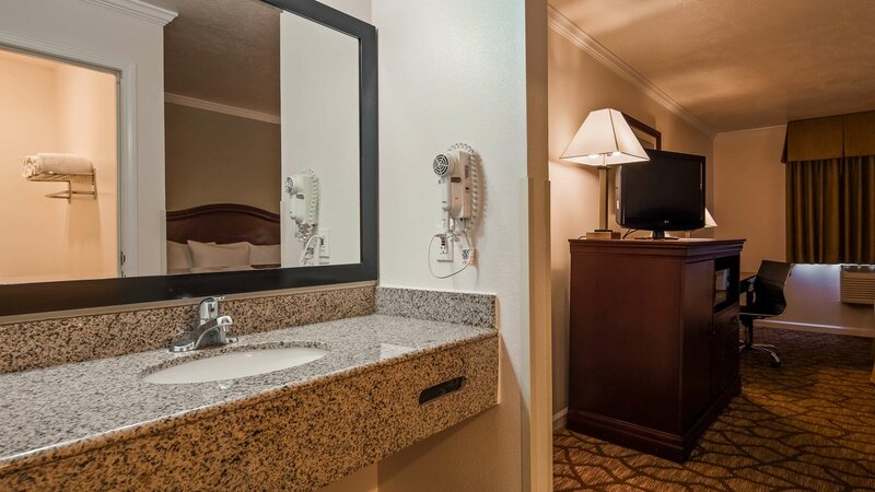 Гостиница Best Western Salinas Monterey Hotel в Салинасе