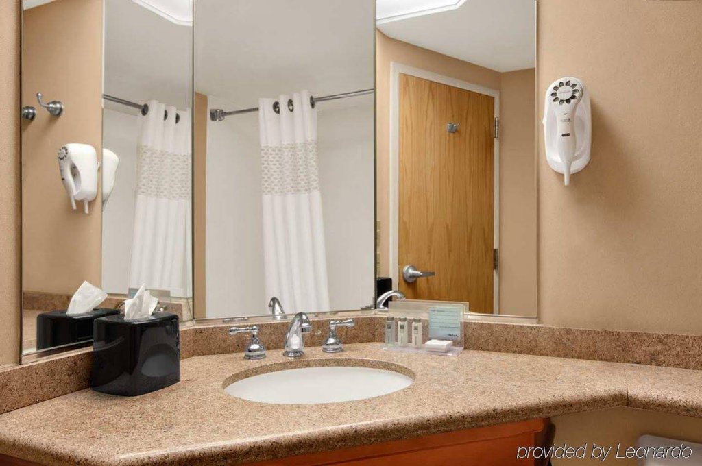 Фото Hampton Inn by Hilton Chicago-Midway Airport