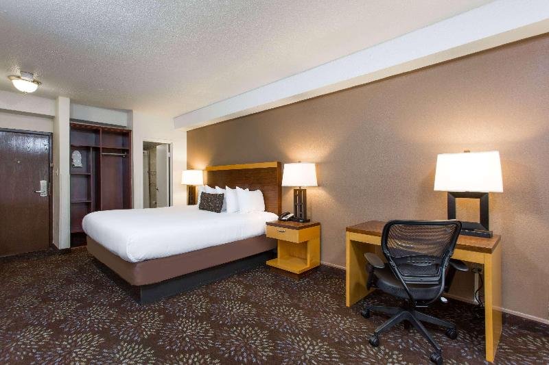 Фото Days Inn by Wyndham Washington DC/Connecticut Avenue