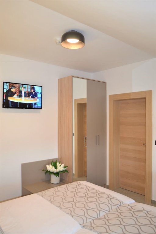 Фото 16 Lakes Hotel