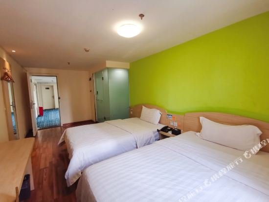 Фото 7 Days Inn Guiyang Huaguoyuan Branch