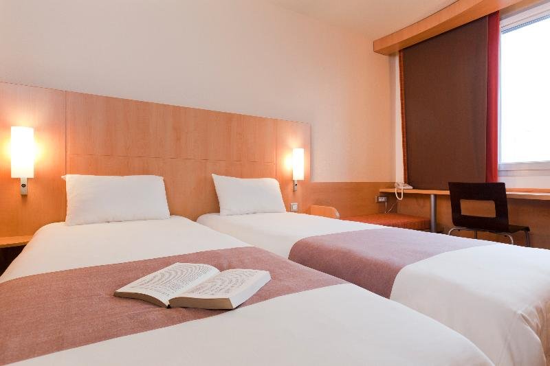 Фото ibis Zurich Messe Airport