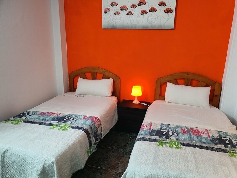 Гостиница Low Cost Room Plaza de Hierro IV
