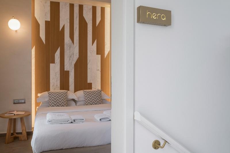 Фото Consolato Boutique