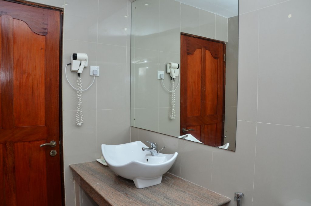 Фото Tilko Jaffna City Hotel