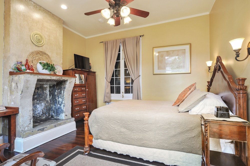 Фото Ashton's Bed and Breakfast