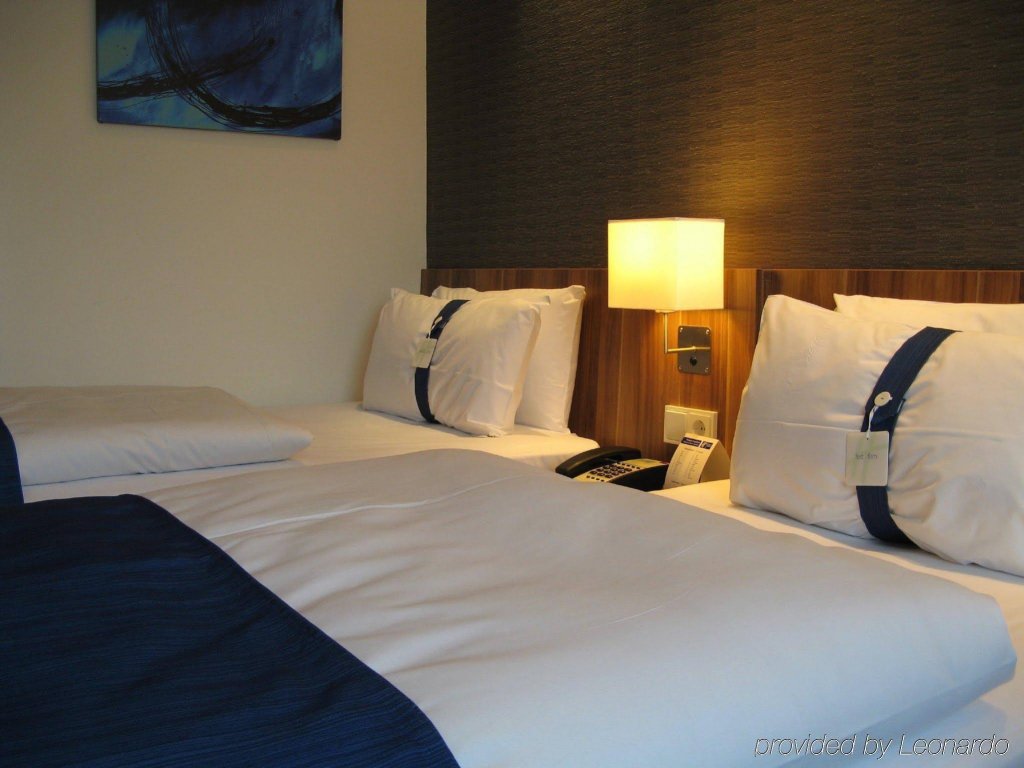 Фото Premier Inn Hamburg City Millerntor