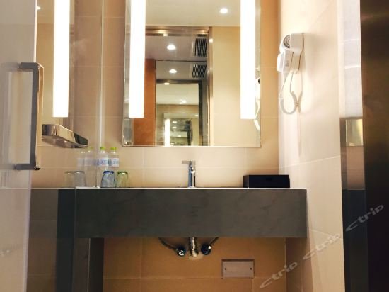 Фото Holiday Inn Express Chengdu Huanhuaxi, an Ihg Hotel